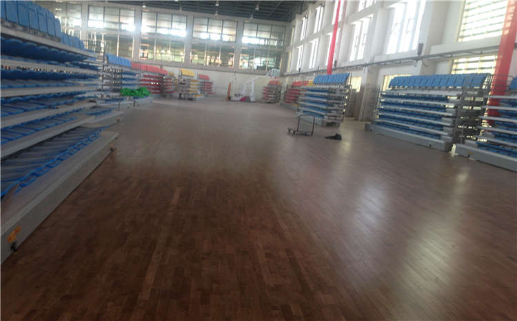 學校體育運動地板**是多少錢?